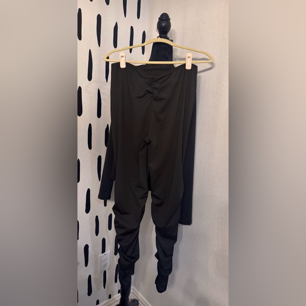 NWOT - Piece Lace-Up Crop Top & Ruched Leggings Set – Black, Sexy Fit - Picture 7 of 7